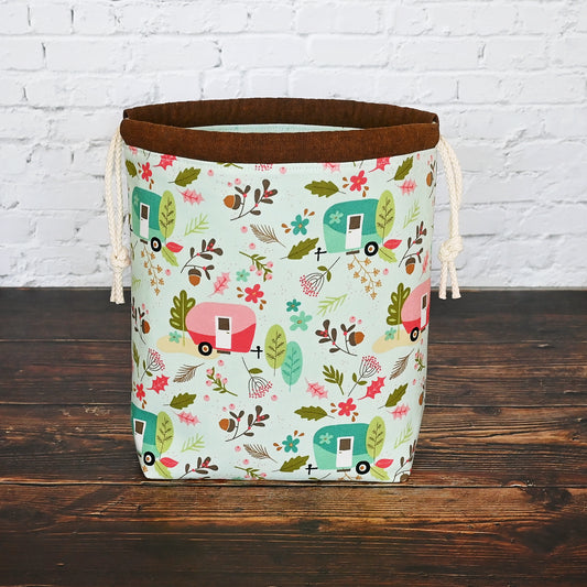 Vintage camper drawstring project bag made from a pretty aqua camper fabric by Riley Blake.  This bag is lined in an aqua fabric and doesn't have pockets.  The casing is made from a pretty brown linen.  Made in Canada by Yellow Petal Handmade.