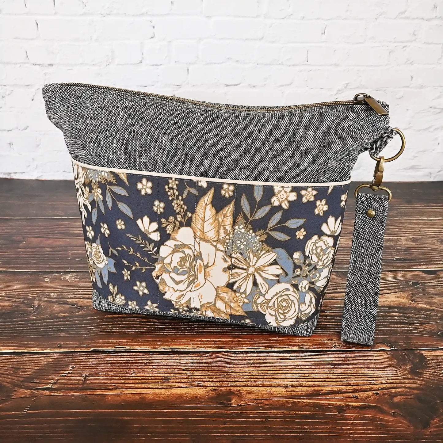Beautiful linen project bag with exterior pockets made from a gorgeous navy floral cotton. Handmade in Canada by Yellow Petal Handmade.