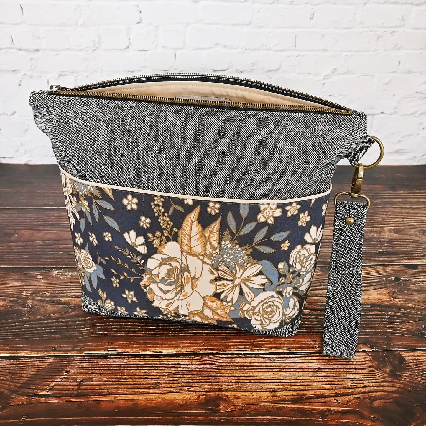 Beautiful linen project bag with exterior pockets made from a gorgeous navy floral cotton. Handmade in Canada by Yellow Petal Handmade.