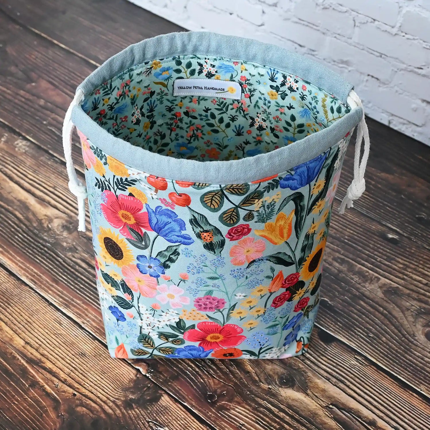 Pretty muted blue grey floral drawstring project bag.  This bag comes with or without pockets.  Made from RIfle Paper Co's Curio collection in Nova Scotia, Canada by Yellow Petal Handmade.
