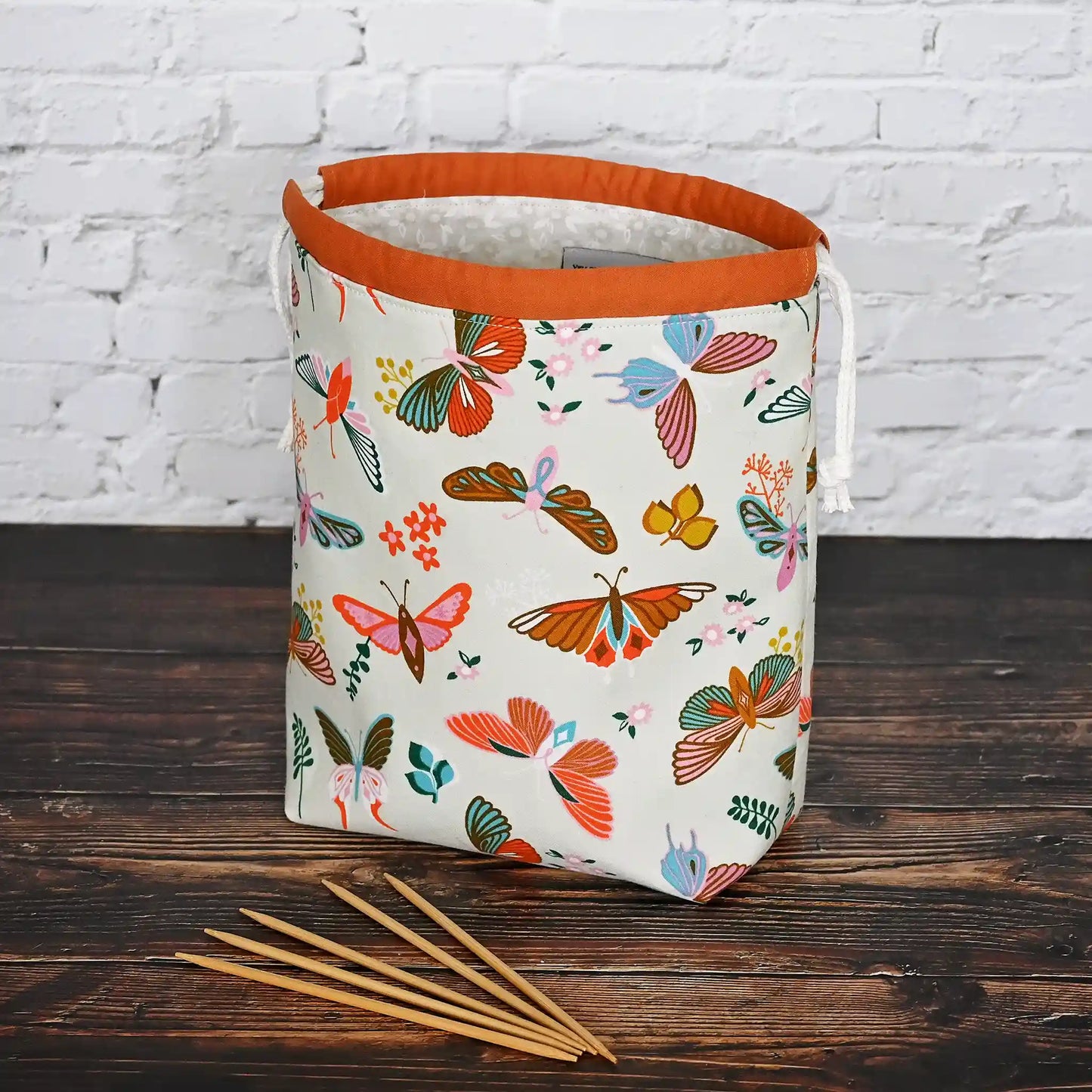 Beautiful butterfly themed drawstring project bag, lined in a pretty cream floral and with pockets.  Made in Canada by Yellow Petal Handmade.