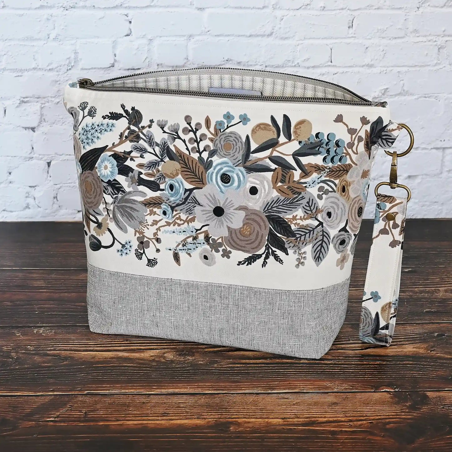 Pretty Zippered Project Bag in Pretty Grey and Cream Floral