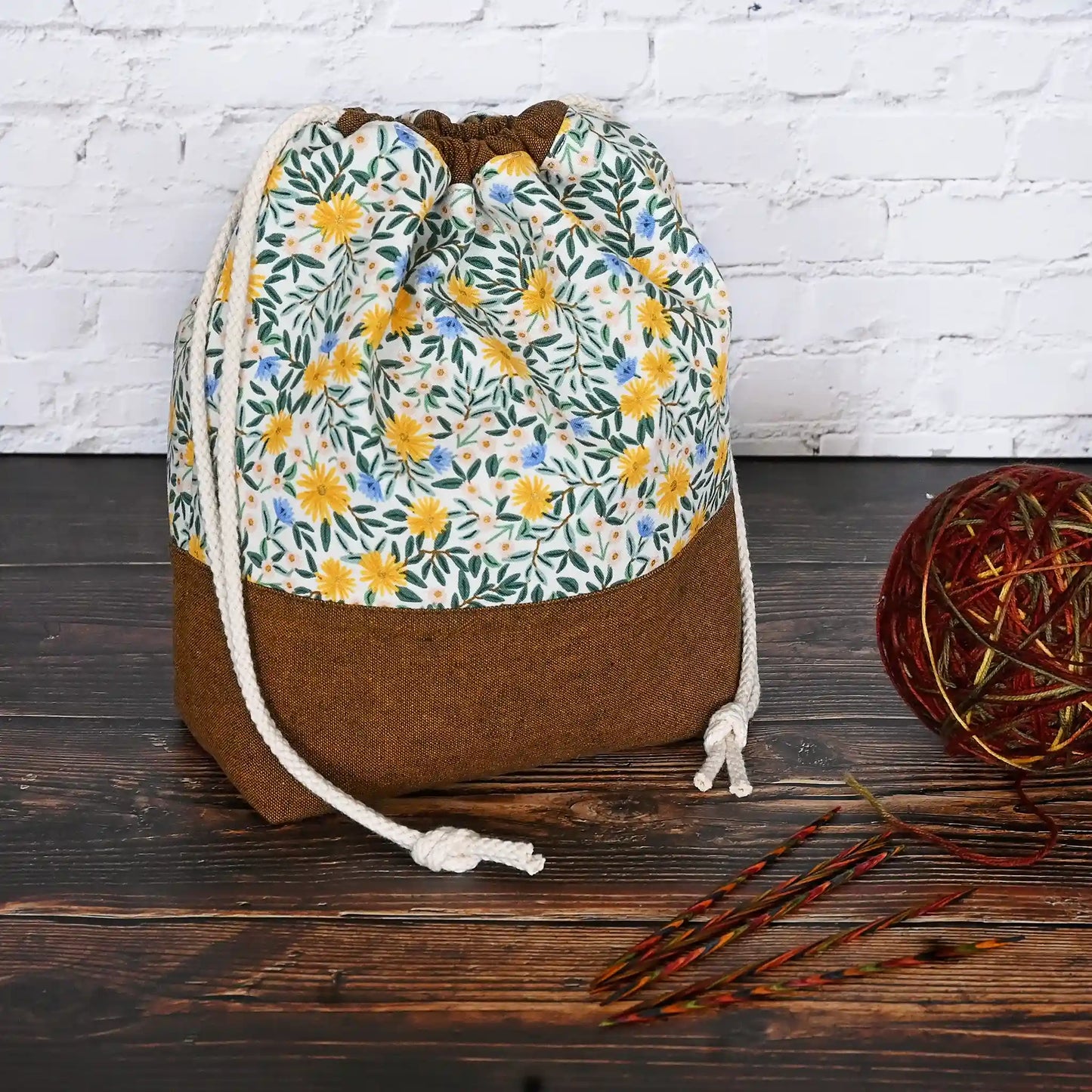 *Restocked!* Pretty Floral Print Project Bag with Pockets