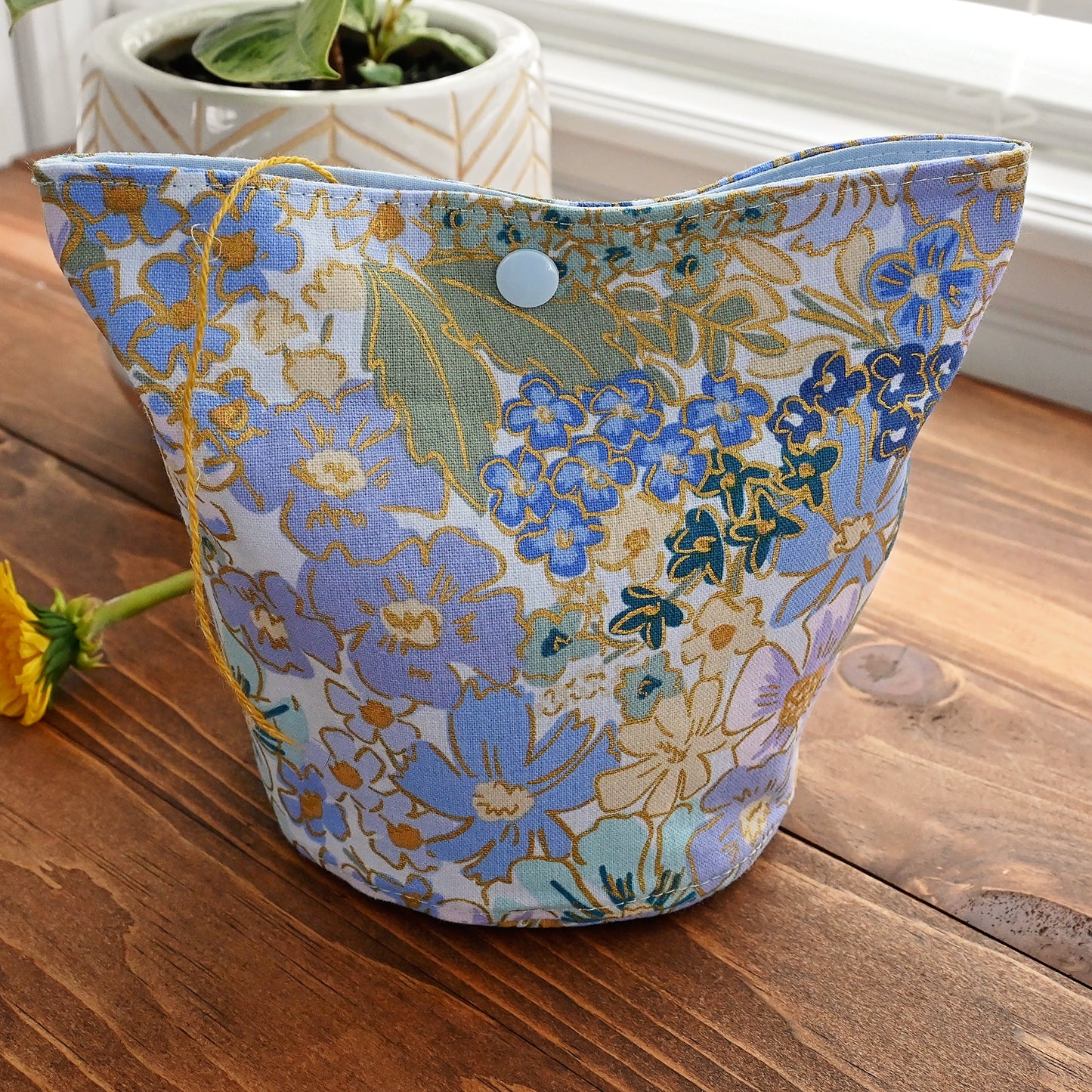 English Rose Yarn Cozy - Medium