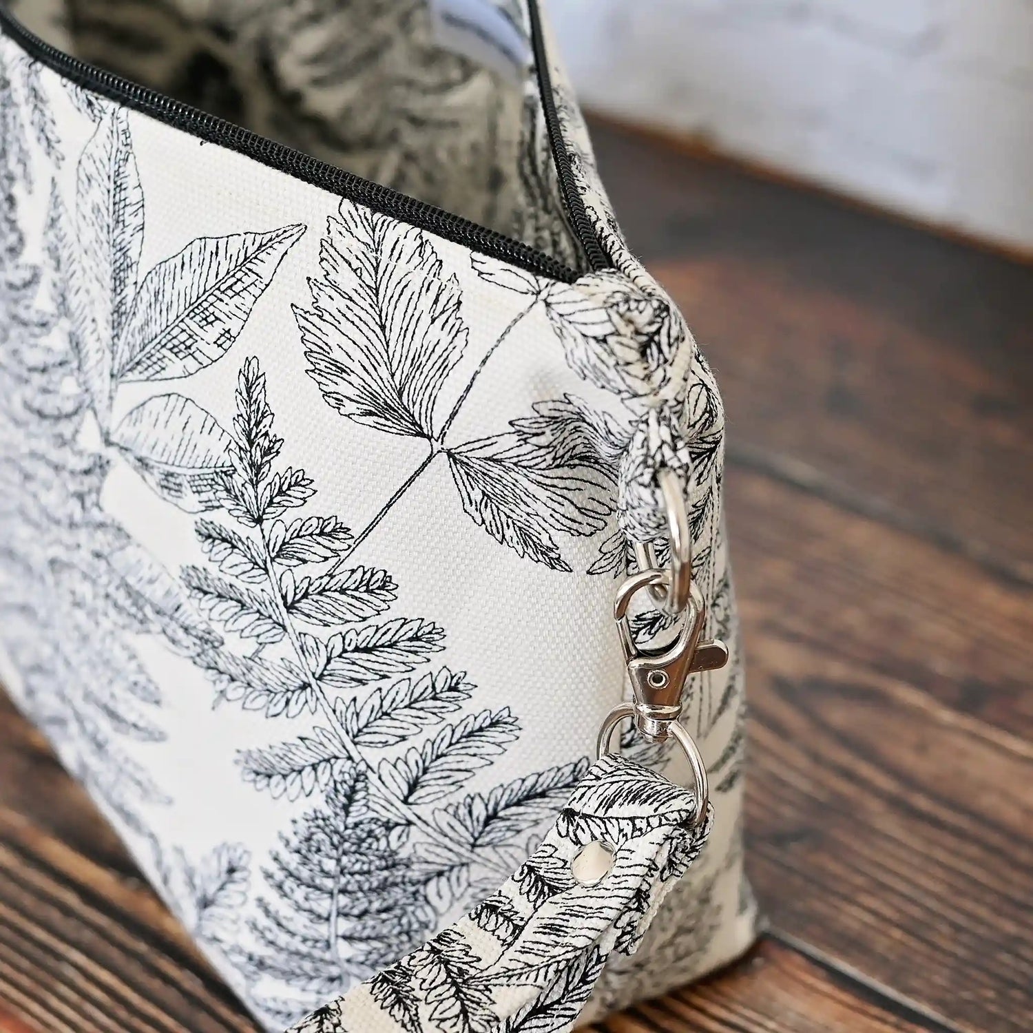 Beautiful fern print pouch made from a cream and black canvas and lined in a cotton of the same pattern.  This pouch is great for your small projects or could be used for pretty much anything!  Made in Canada by Yellow Petal Handmade.