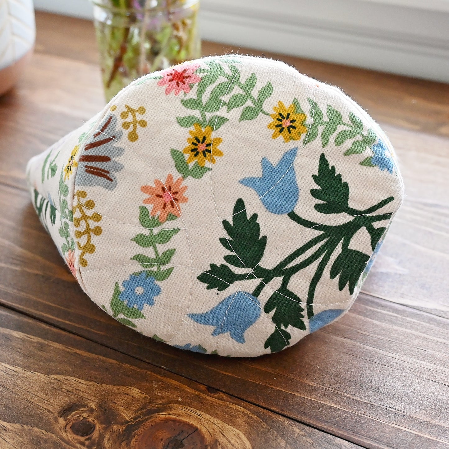 Gracie Yarn Cake Cozy - Medium