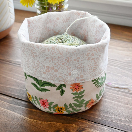 Gracie Yarn Cake Cozy - Medium