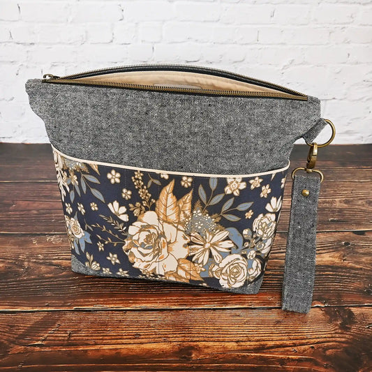 Beautiful linen project bag with exterior pockets made from a gorgeous navy floral cotton.  Handmade in Canada by Yellow Petal Handmade.