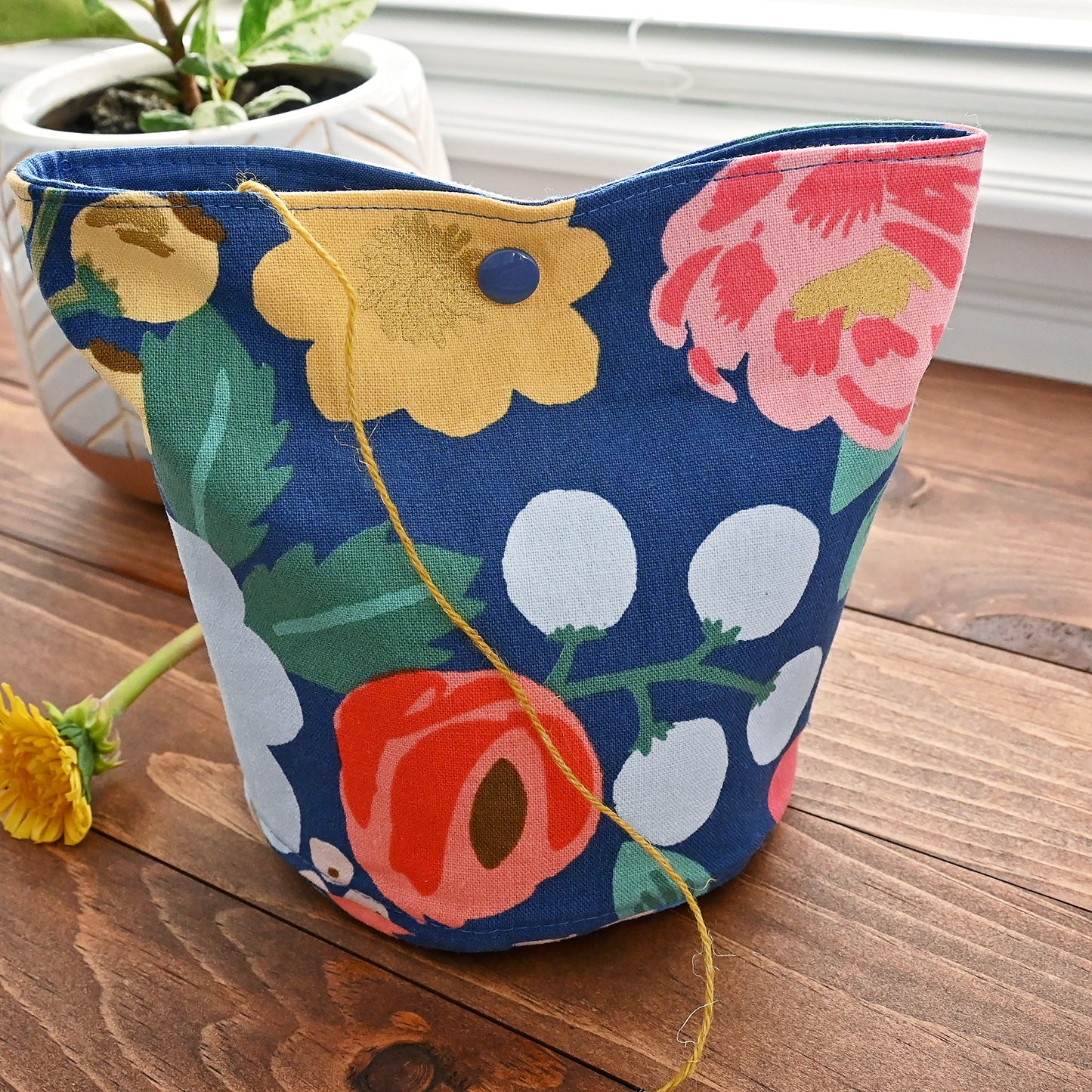 Vintage Garden Yarn Cozy - Medium