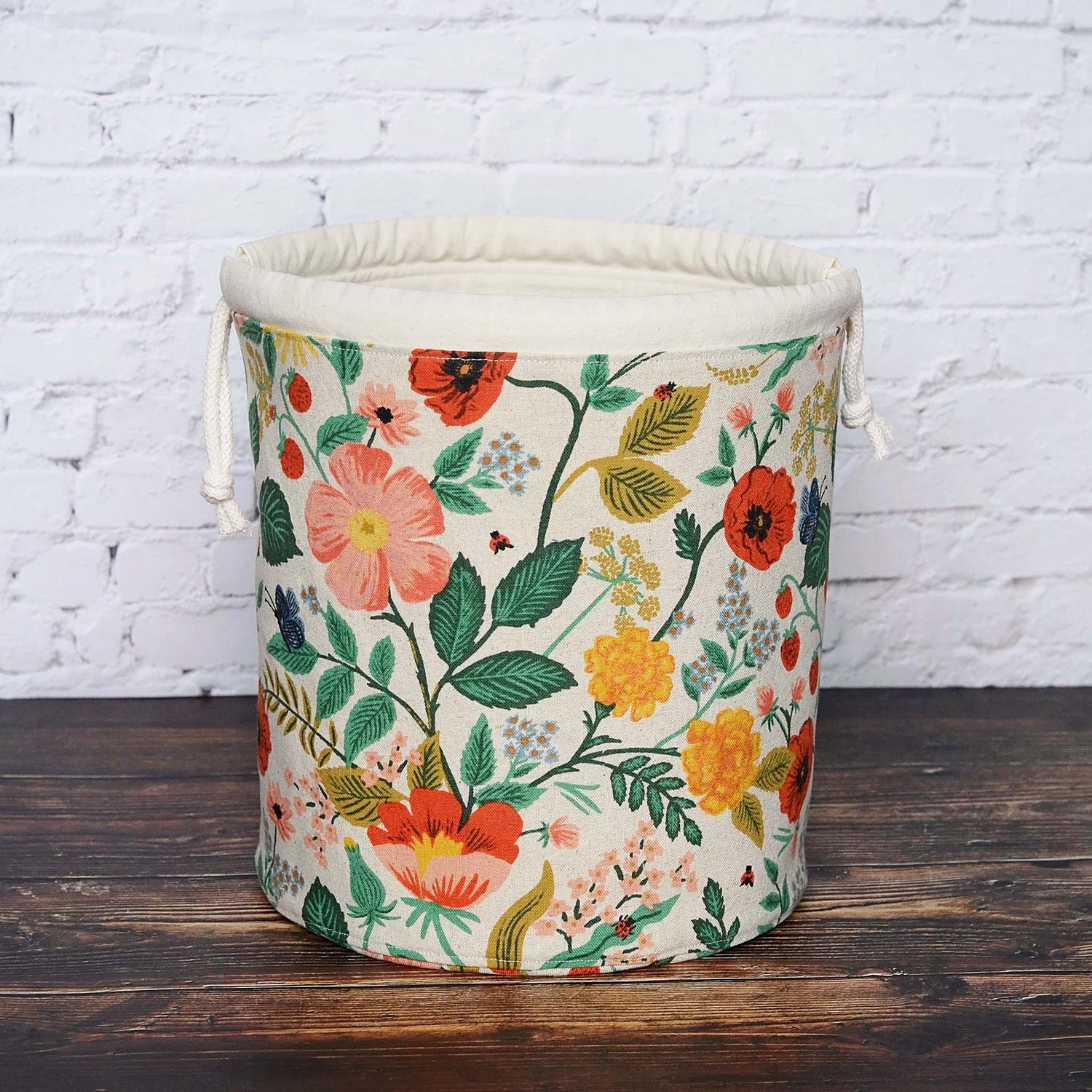 Floral canvas knitting bag with poppies.  It has a drawstring closure and a quilted bottom for stability.  Made in Canada by Yellow Petal Handmade. 